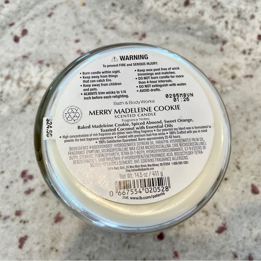 Bath and Body Works Merry Madeleine Cookie Candle New - Picture 5 of 5